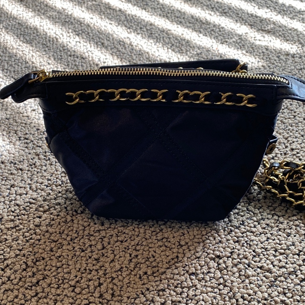 Elegant Black Chain-Accent Women's Bag